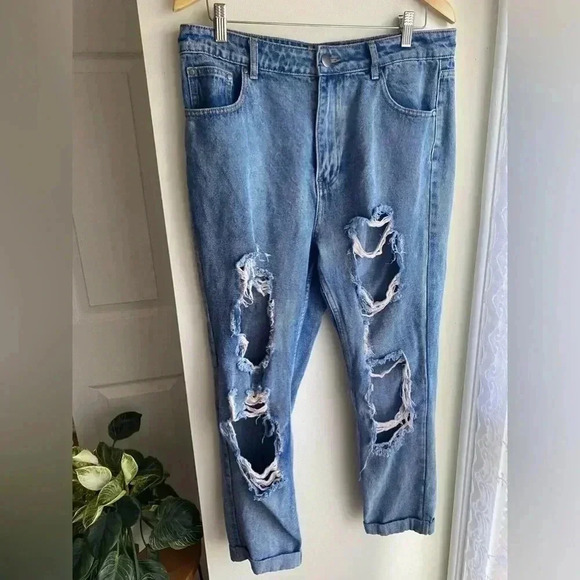 Nasty Gal Very Distressed High Rise Cropped Mom Jeans Medium Wash Size 12 - Picture 1 of 8
